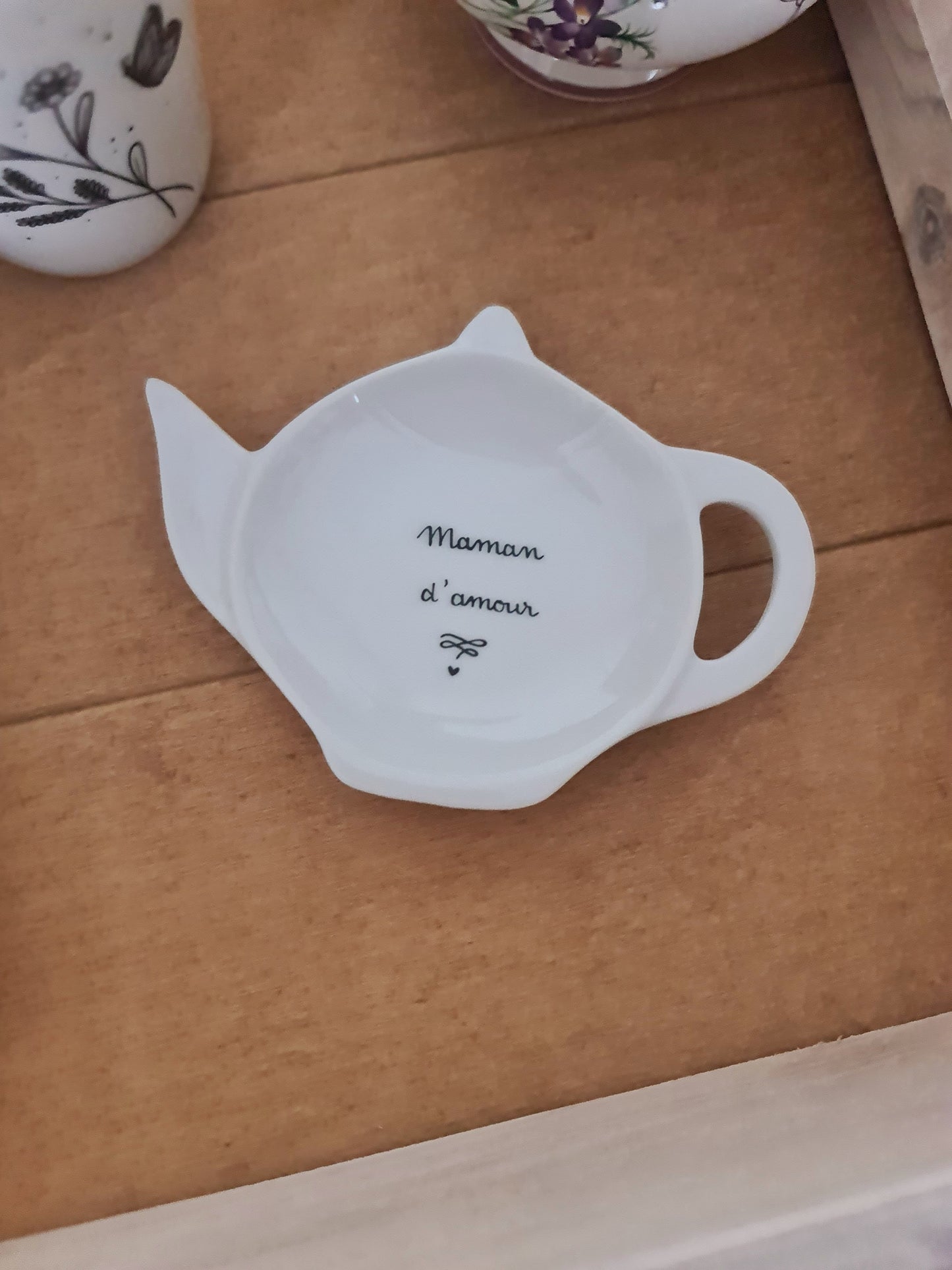 Repose sachet de thé en porcelaine - décor Arabesque "Maman d'amour" peint à la main