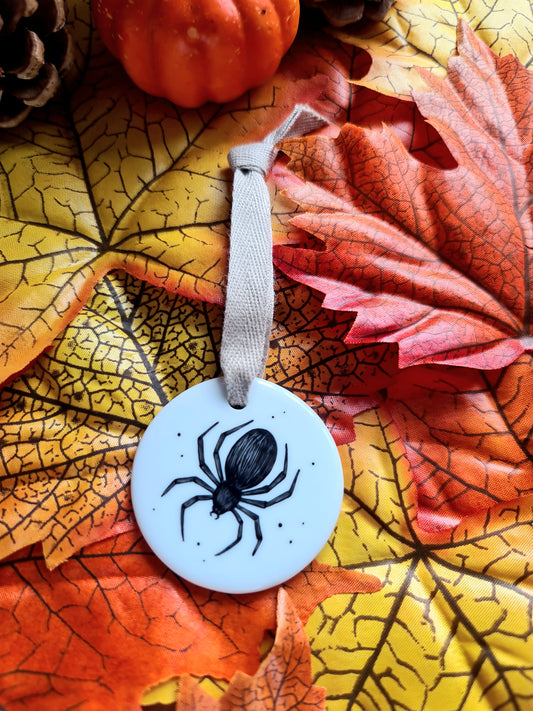 Médaillon rond en porcelaine - décor Araignée peint à la main