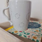 Mug anse irrégulière en porcelaine - décor Hippocampes peint à la main