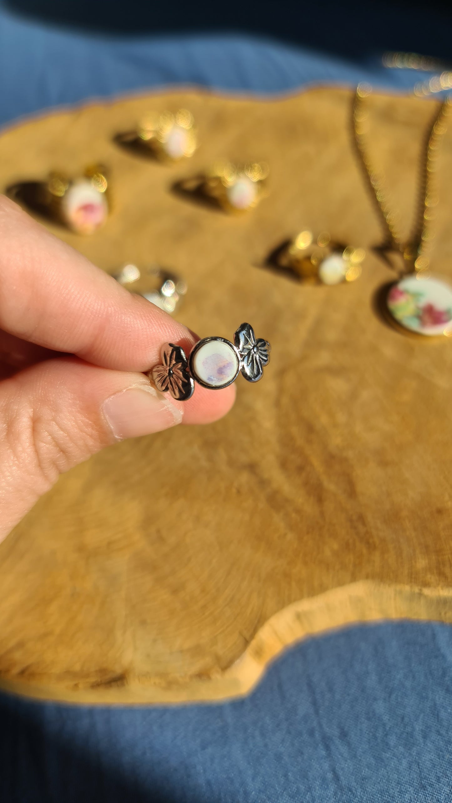 Bague fleurs en Acier inoxydable - décorée à partir de vaisselle - Fleur violette