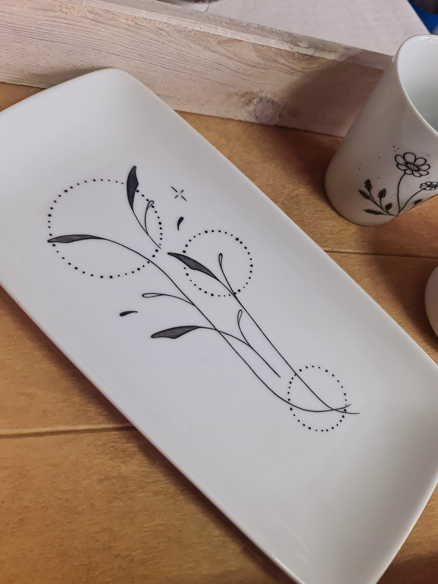 Plat mini cake en porcelaine - décor feuillage peints à la main