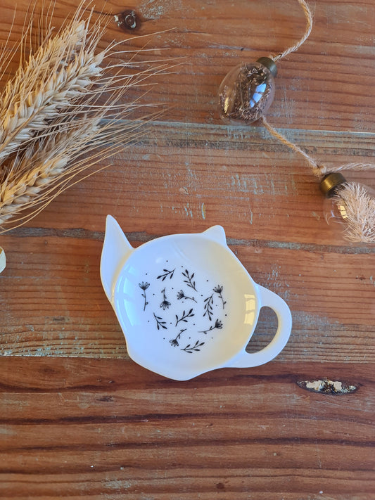 Repose sachet de thé en porcelaine - décor feuillage et fleurs peint à la main