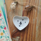 Coupelle cœur en porcelaine - décor Abeille peint à la main