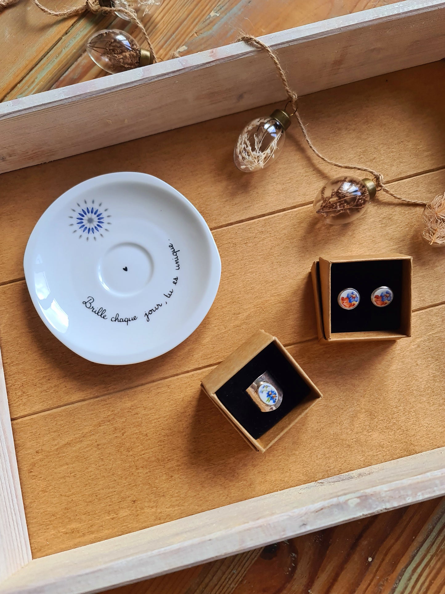 Coupelle ovale étoile chinée en porcelaine - décor Phrase mantra "Brille chaque jour, tu es unique." peint à la main