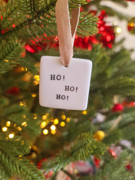 Médaillon carré en porcelaine - décor HO! HO! HO! peint à  la main