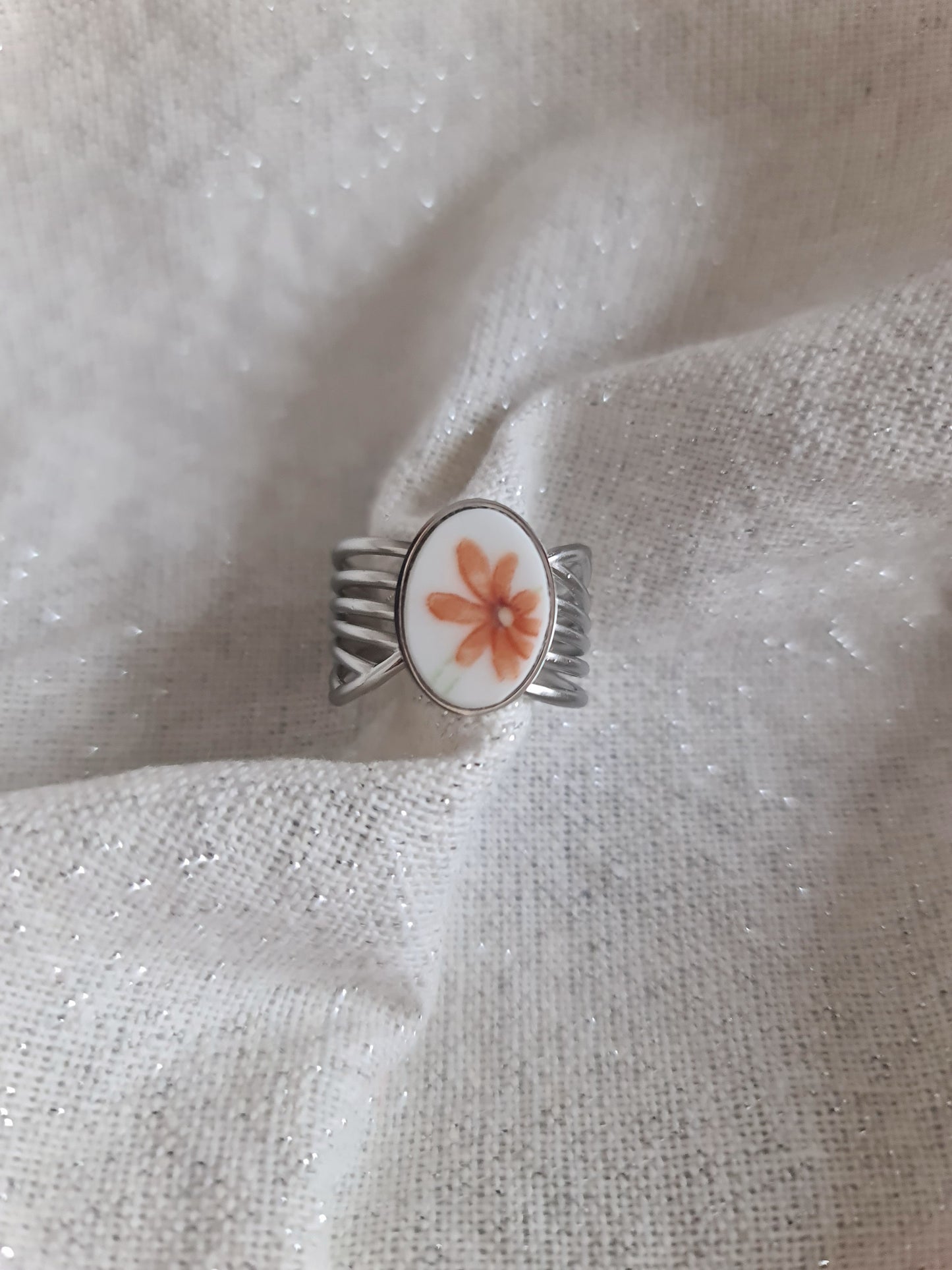 Bague nœud en Acier inoxydable - décorée à partir de vaisselle - Fleur orange