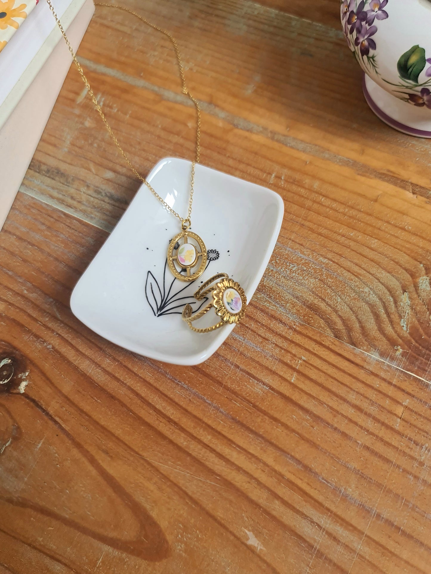 Coupelle à bijoux rectangle en porcelaine - décor marguerites peint à la main