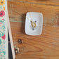Coupelle à bijoux rectangle en porcelaine - décor marguerites peint à la main