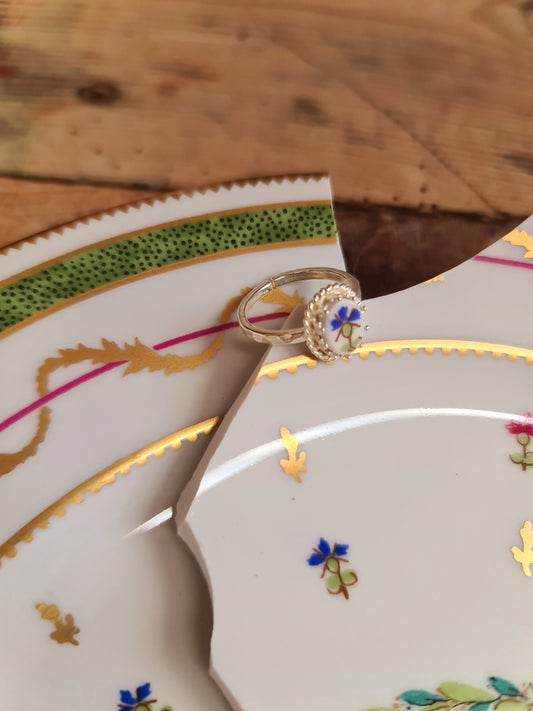 Bague couronne en Laiton Placage Argent Fin - décorée à partir de vaisselle - Fleur bleue