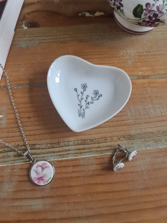 Coupelle cœur en porcelaine - décor Fleur de lin peint à la main