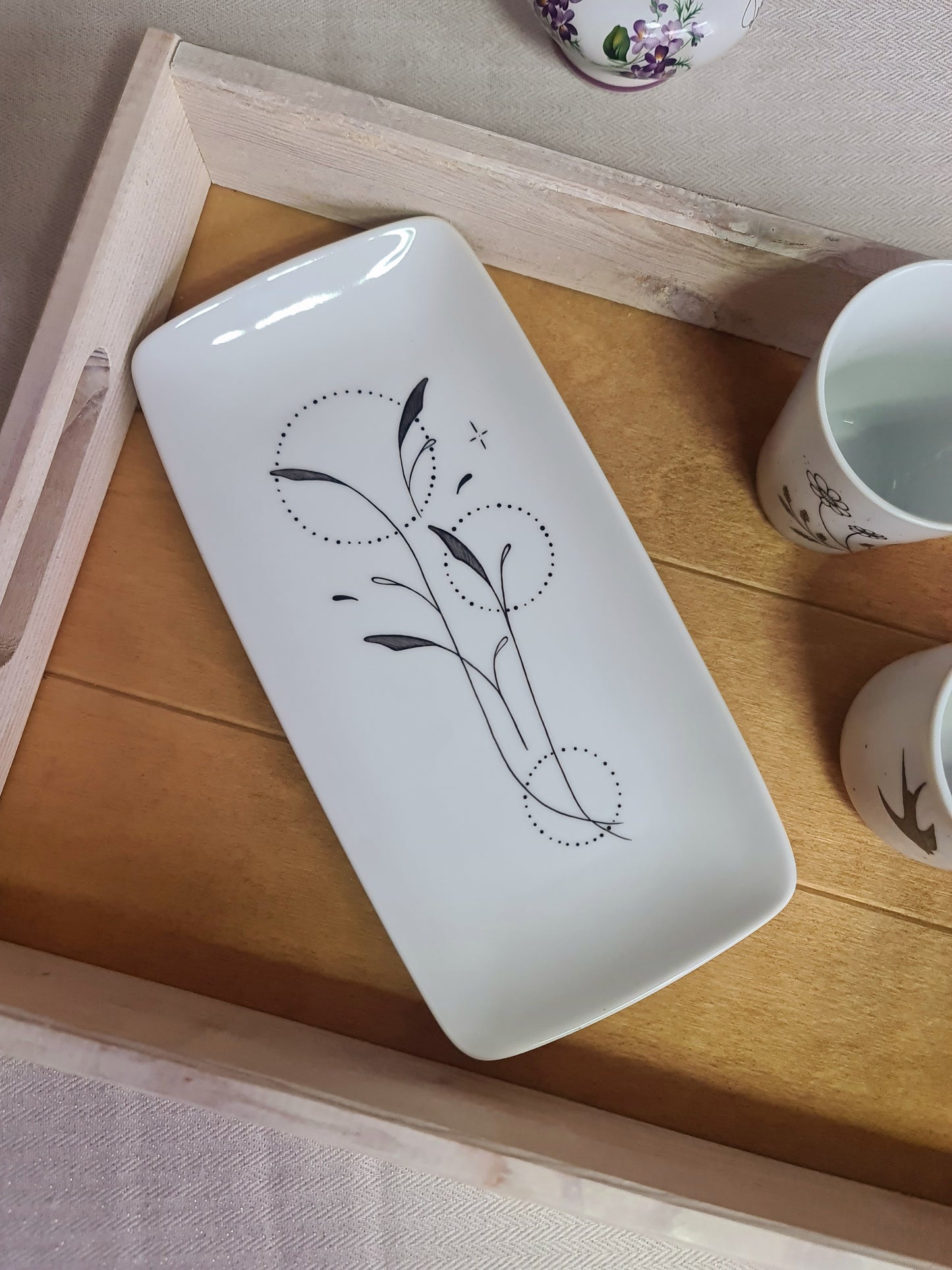 Plat mini cake en porcelaine - décor feuillage peints à la main