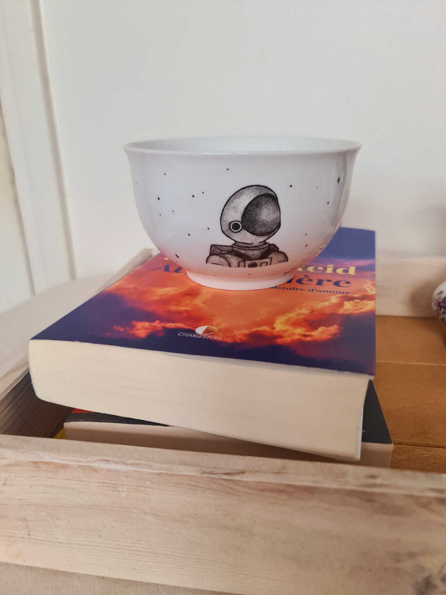 Bol en porcelaine - décor astronaute peint à la main