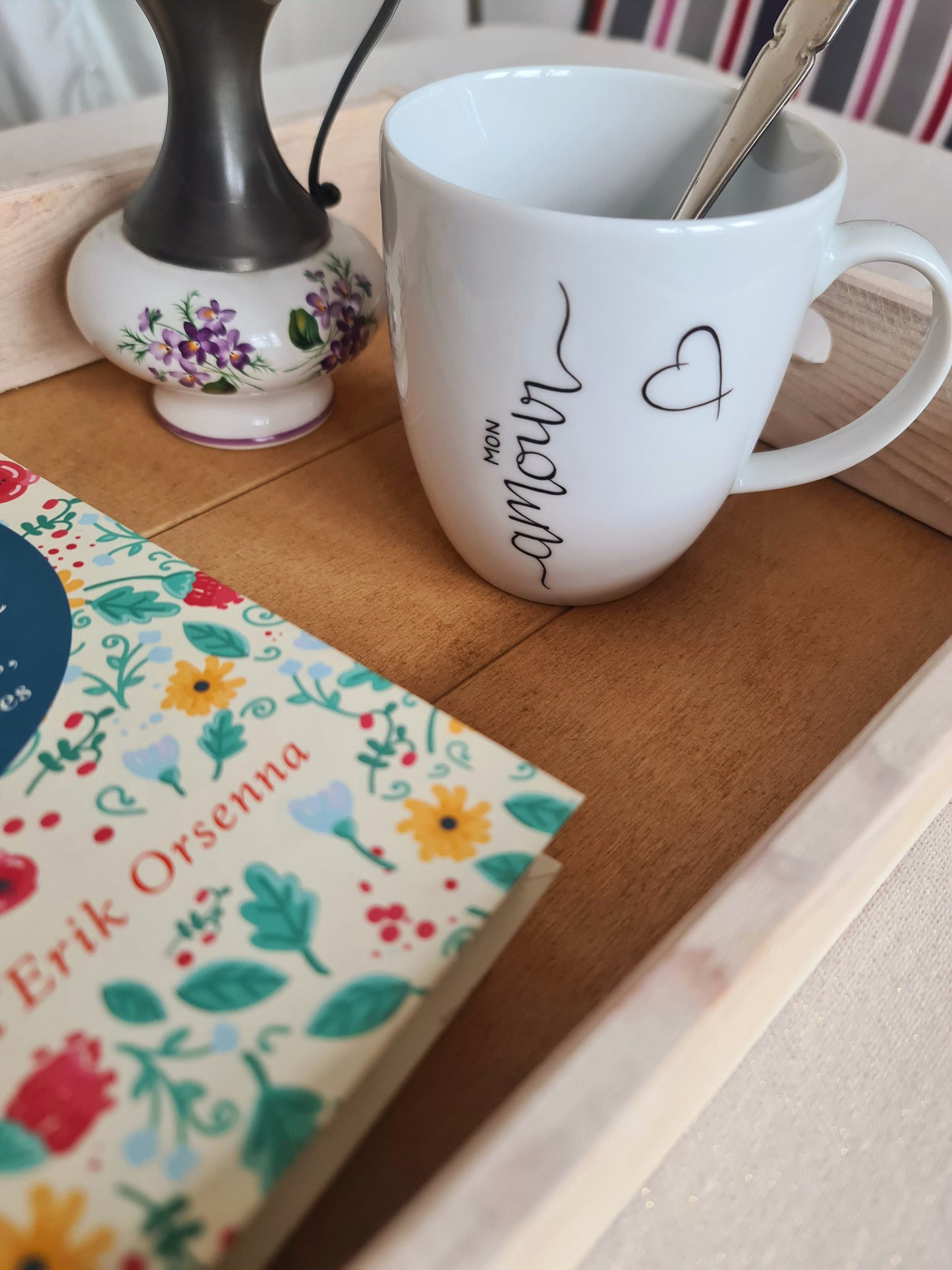Mug boule en porcelaine - décor cœur "Mon amour" peint à la main