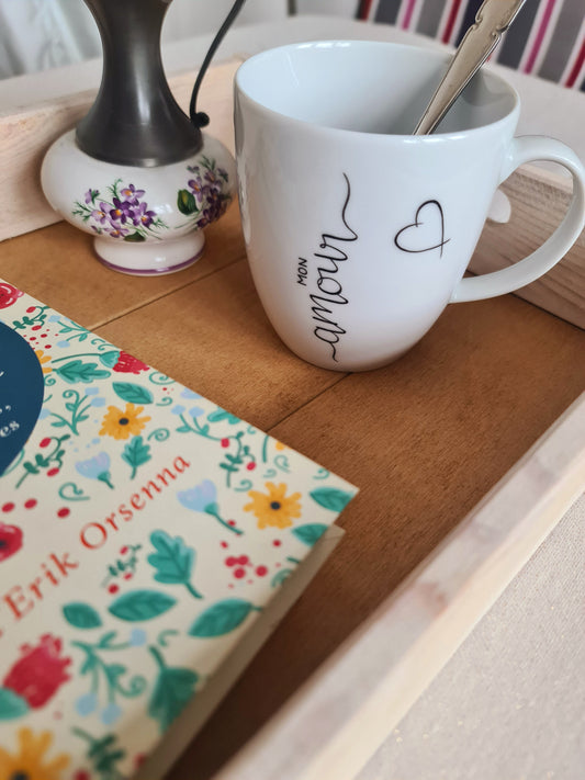 Mug boule en porcelaine - décor cœur "Mon amour" peint à la main