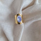 Bague martelée en Laiton Doré à l'Or Fin - décorée à partir de vaisselle - Fleurs bleues claires