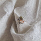 Bague large en Acier inoxydable - décorée à partir de vaisselle - Fleur beige