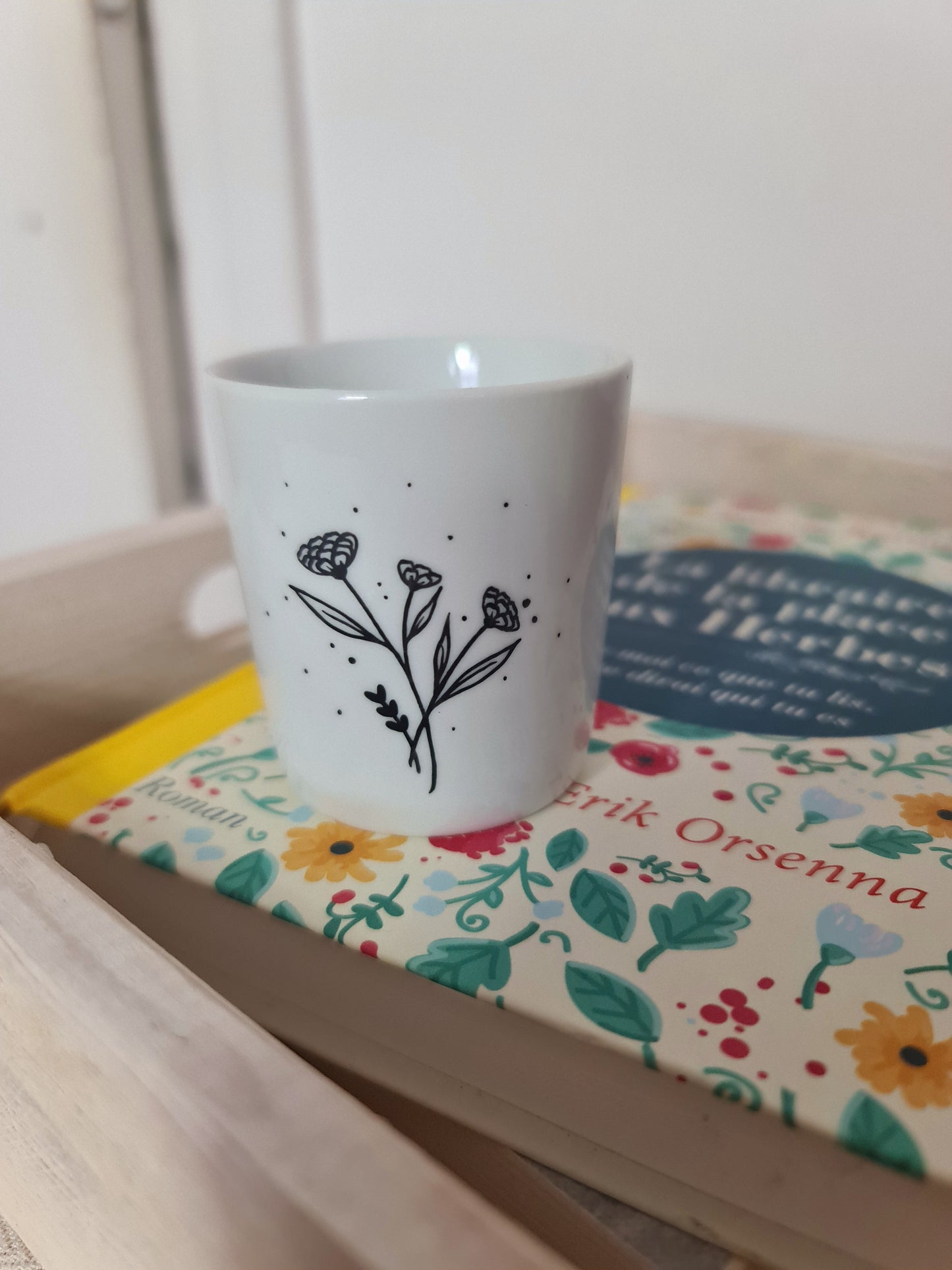 Tasse à expresso en porcelaine - décor Grosses fleurs peint à la main