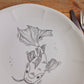 Assiette en porcelaine - décor Poisson chat peint à la main