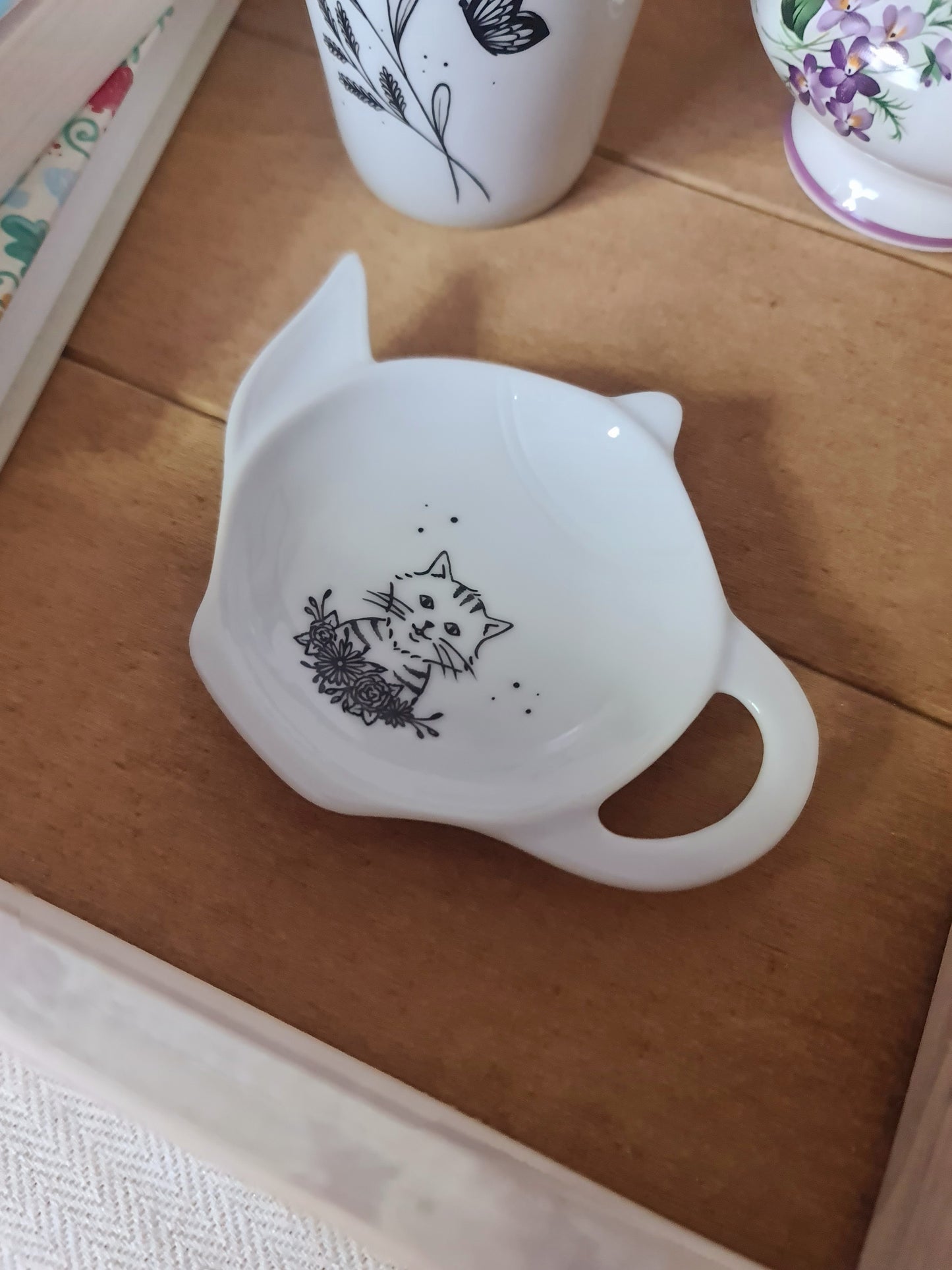 Repose sachet de thé en porcelaine - décor tête de chat peint à la main