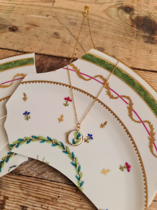 Collier rond couronne en acier inoxydable doré - décoré avec un morceau de vaisselle - feuillage vert & turquoise