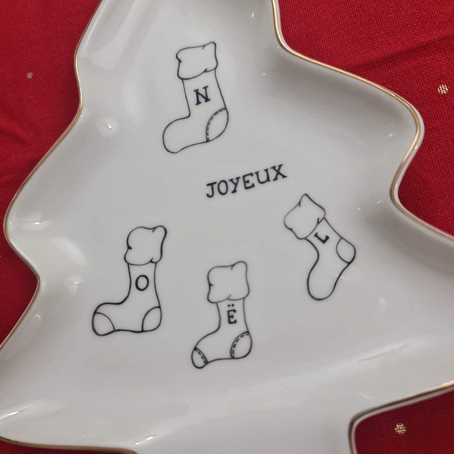 Assiette coupe - Chaussettes "Joyeux N-O-Ë-L"